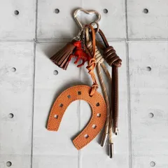 幸運　じゃらじゃらキーホルダー バッグチャーム 蹄 馬 ハート タッセル 茶