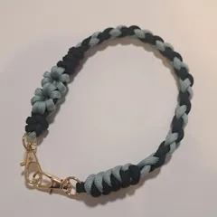 ハンドストラップ フラワー パラコード くすみブルー ブラック ハンドメイド