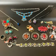 B27 アクセサリーまとめ 色石 ネックレス リング イヤリング ブローチ イミテーション 七宝焼 原石 コスプレ