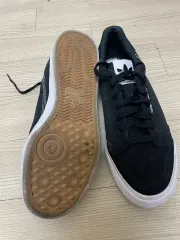 アディダス スニーカー