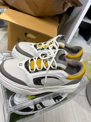 FENDI スニーカー