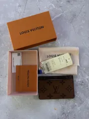 ルイヴィトン モノグラム リバース カードウォレット