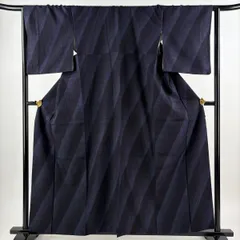 結城紬 身丈161cm 裄丈65cm M 袷 はたおり娘 奥順 証紙 斜縞 亀甲絣 濃紺 正絹 逸品 【中古】