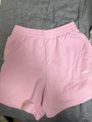 アディダス ピンク色 ハーフパンツ s