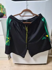 アディダス ブラック ハーフパンツ 緑色 3本線