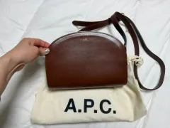 A.P.C. ハーフムーンバッグ