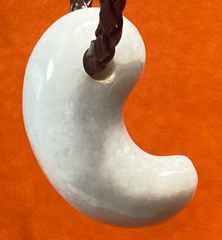 美品 糸魚川翡翠勾玉ストラップ - メルカリ