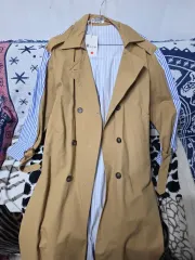 バイカラートレンチコート