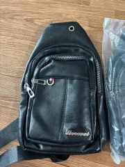 ブラック スリングバック バッグ