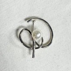 ブローチ　シルバー　パールデザイン　フォーマル