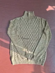 ぼかしケーブルハイネックニット
