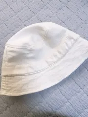 明るいアイボリー バケットハット