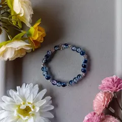 ハンドメイドビーズブレスレット／ブルー×シルバーフラワー／18cm／ユニセックス