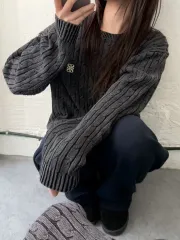 Satur新刺繍ロゴウォッシュチャコールコットンケーブルニット