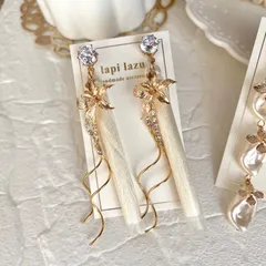 メタルフラワー Wツイスト ホワイトタッセル《ピアス/イヤリング》