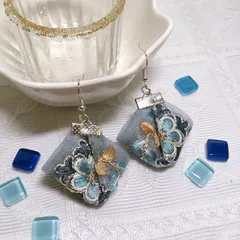 インド刺繍リボンのフック型ピアス＊花柄ダークブルー×シルバー ハンドメイド oh-02331