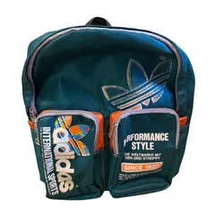   adidas（アディダス）のヴィンテージリュック 90年代 スポーティー ストリート 古着【DD138】