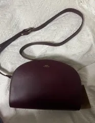 A.P.C. アーペーセー ハーフムーンバッグ バーガンディ 新品