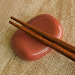 箸置き 小判 赤 日本製 （ 箸置 はし置き カトラリーレスト 陶器製 シンプル お祝いごと 赤色 陶器 ）