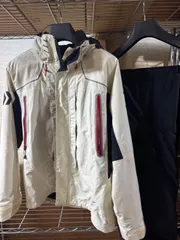 【中古/美品】ダイワ DW-1304 Mサイズ ゴアテックス ハイロフトウィンタースーツのサムネイル