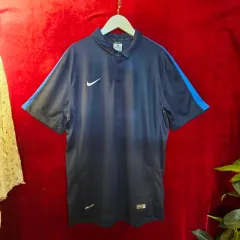 ナイキ(Nike) ドライフィット スウッシュ 刺繍 半袖 カラーTシャツ