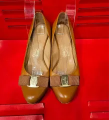 サルヴァトーレ・フェラガモ ヴァラ パンプス キャメル 5.5 size