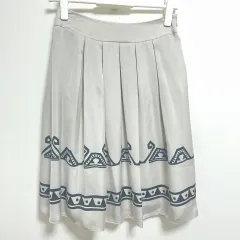 【220420】INED イネド  プリーツ　膝下丈　フレアスカート　日本製　サイズ　9  ・ グレー