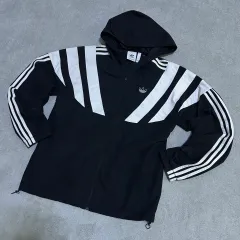 アディダス ブラック フード ウィンドブレーカー ジャケット