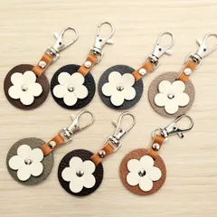 小さい キーホルダー 丸型 ホワイト系花 ストラップ 革 レザー チャーム ハンドメイド レザークラフト