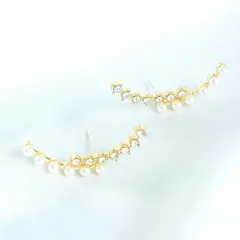 ピアス レディース パール ビジュー カーブ ライン 5連 イミテーションパール スタッドピアス 金属アレルギー対応 キュービックジルコニア 上品 華奢 大人可愛い おしゃれ 結婚式 パーティー 卒業式 入学式 プレゼント ギフト 送料無料