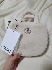 シティーブリーズ ミニ クロスバック ボアバッグ (新品)