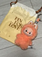 Labubu pin for love ミニキーホルダー j