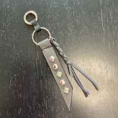 【No.s4】ハンドメイド　高級本牛革レザークラフト　チャーム　キーホルダー　グレー