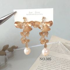 ♡ハンドメイド♡ビジューピアスorイヤリング№636手染めビーズ - メルカリ