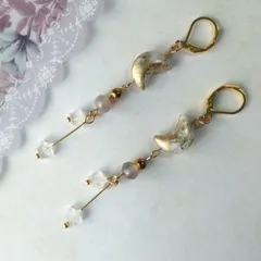 月の光に照らされたツイン星のダンス ヘマタイトとグレーオニキスと水晶フレンチフックピアス  NO.163