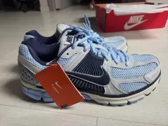 ナイキ スニーカー ズーム ボメロ5 メンズ 290 スカイブルー / ネイビー 新品