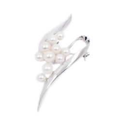 MIKIMOTO ミキモト リーフモチーフ ブローチ シルバー/パール3粒【い