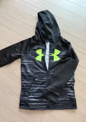 キッズ アンダーアーマー フーディー ジップアップ 7歳