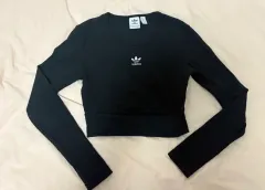 アディダス ブラック 長袖 クロップドTシャツ