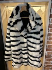 サマーセール‼️Bershkaベルシュカゼブラ柄ファーコート - メルカリ
