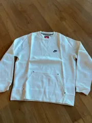 ナイキ テックフリース 白 スウェット