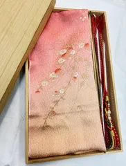 N【中古品】ヴィンテージ 和装 小物 帯締め 赤 朱 ピンク 桜 花紋様 刺繍 絞り帯揚げ