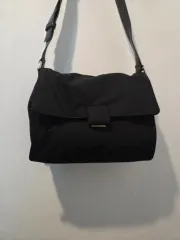 チャールズアンドキース ブラック フラップ クロスバック