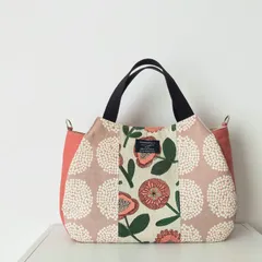 ハンドメイド　トートバッグ　ミニトート　パッチワーク　バルーンバッグ　チューリップバッグ　北欧　可愛い　Dカン付き　ショルダーバッグにもなるよ　お散歩バッグ