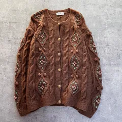 昭和レトロ ブラウン系フラワー刺繍ダイヤ柄 ケーブル編みニットカーディガン 丸首・ゆったりサイズ感