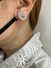 CHANEL シャネル 06A ココマーク 片耳 ピアス ベージュ レジン ラインストーン 直径1.6cm スタッズ Made in France