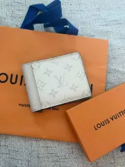 限定モデル Louis Vuitton ルイヴィトン 白 二つ折り財布