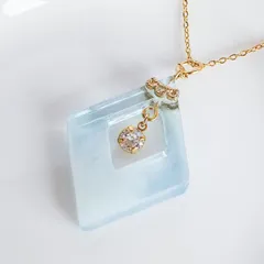 水色レジン×ジルコニアクリスタル 揺れるネックレス 透明感 上品 大人可愛い