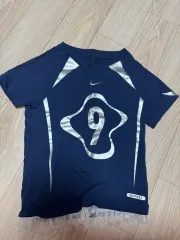 aespa（エスパ）カリナ着用 NIKE スポーツウェア チル Tシャツ ネイビー s