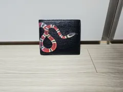 グッチ 正規品 キングスネーク 二つ折り財布 出品